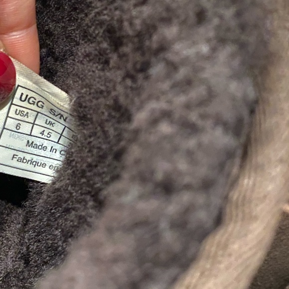 Chocolate Brown UGG Boots Classic Short Women Size 6 - Picture 9 of 9